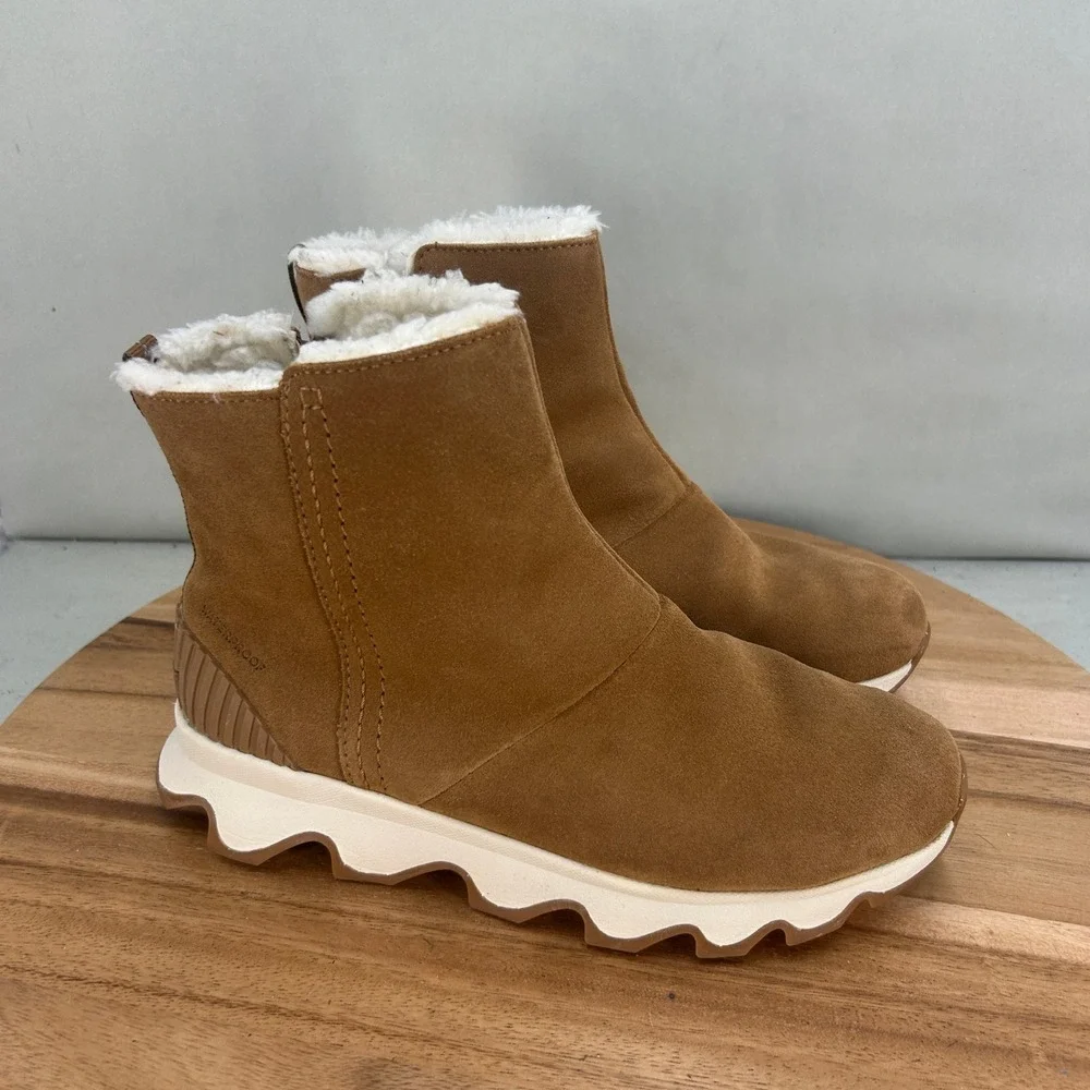 Sorel Kinetic Short Waterproof Boots Camel Brown Faux Fur NL3128-224 Womens 7.5